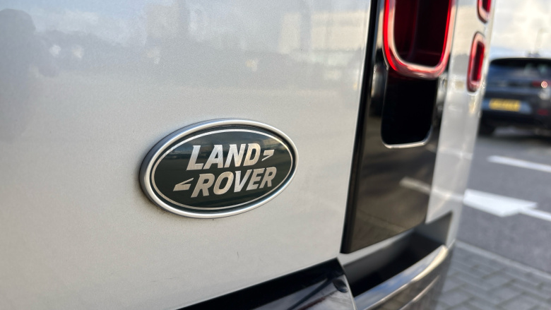 Land Rover Defender 3.0 D250 X-Dynamic S 110 5dr Auto Diesel Estate